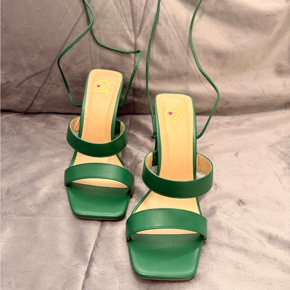 Heart in D Emerald Green Lace-Up Square Toe Heels/Sandals Size 9 - Picture 2 of 8